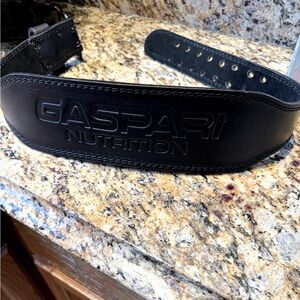 Leather weightlifting belt